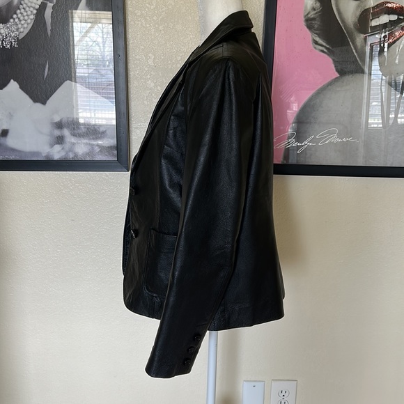Leather jacket - Picture 2 of 8